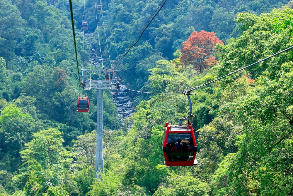 Di chuyển bằng cáp treo tại Tây Thiên